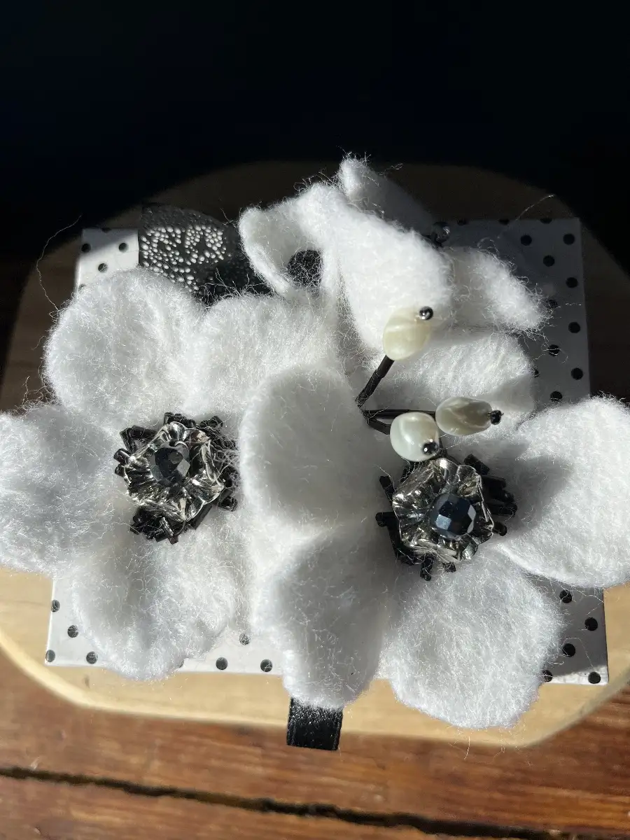 Boite à bijoux fleurs blanches