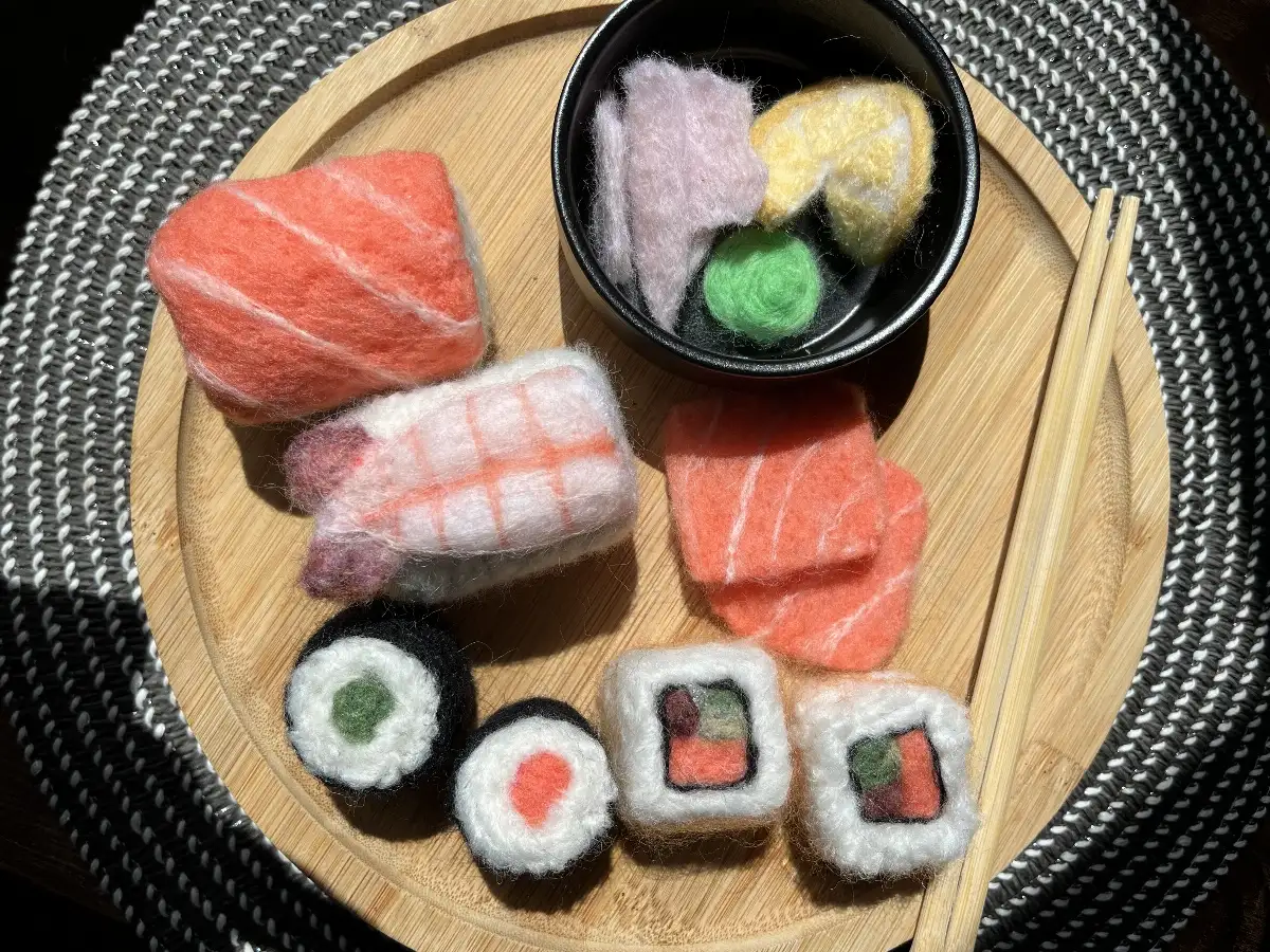 Sushis en laine feutrée
